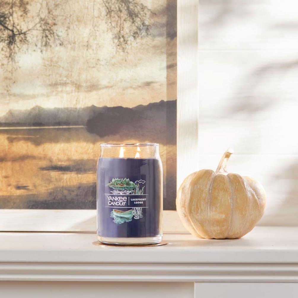 Yankee Candle Lakefront Lodge Large Jar Extra Image 2